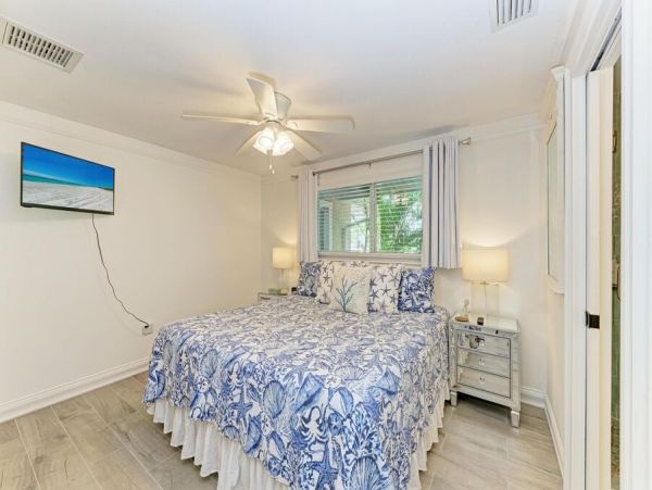 Anna Maria Vacation Pool Home Sleeps 6 Walk to Beach