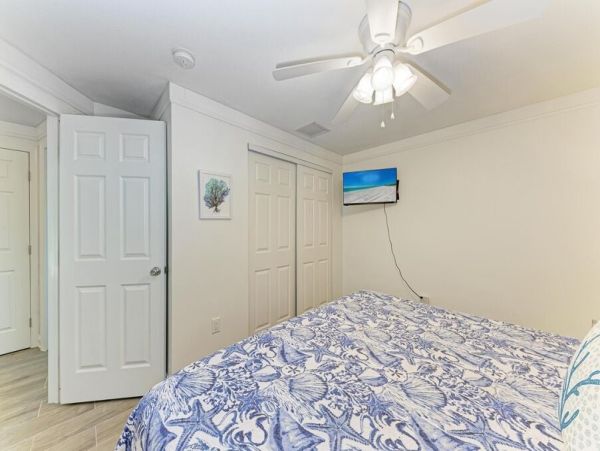 Anna Maria Vacation Pool Home Sleeps 6 Walk to Beach