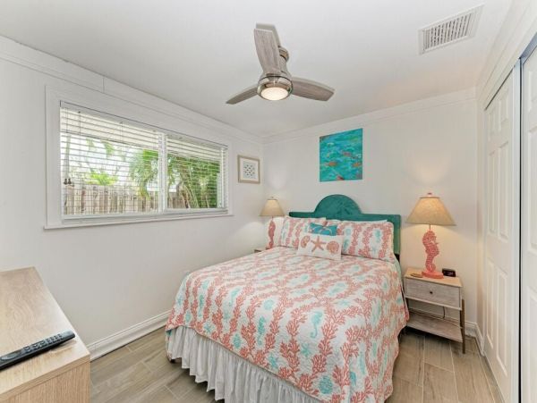 Anna Maria Vacation Pool Home Sleeps 6 Walk to Beach