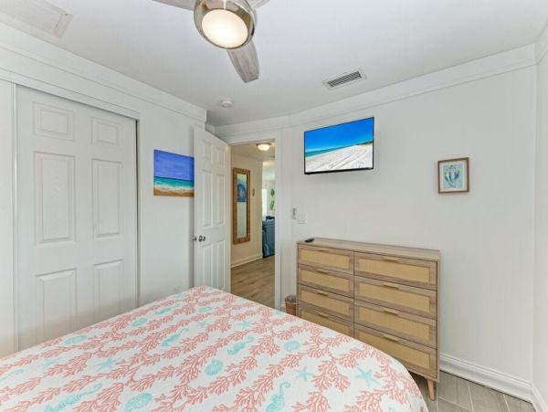 Anna Maria Vacation Pool Home Sleeps 6 Walk to Beach