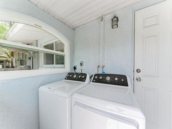 Anna Maria Vacation Pool Home Sleeps 6 Walk to Beach