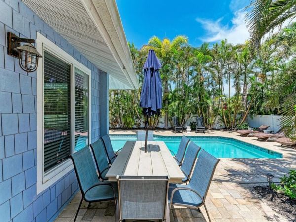 Anna Maria Vacation Pool Home Sleeps 6 Walk to Beach