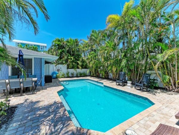 Anna Maria Vacation Pool Home Sleeps 6 Walk to Beach