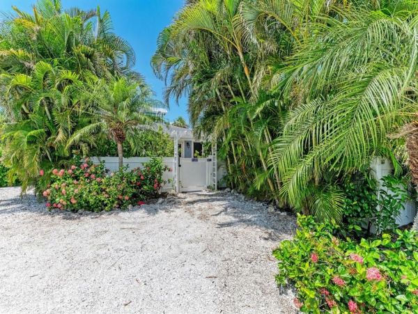 Anna Maria Vacation Pool Home Sleeps 6 Walk to Beach