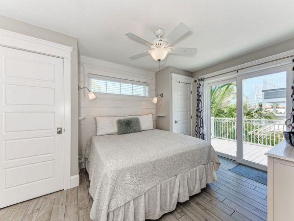Anna Maria Vacation Property Six Bedrooms Sleeps 14 Guests