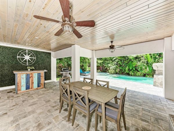 Anna Maria Vacation Property Six Bedrooms Sleeps 14 Guests