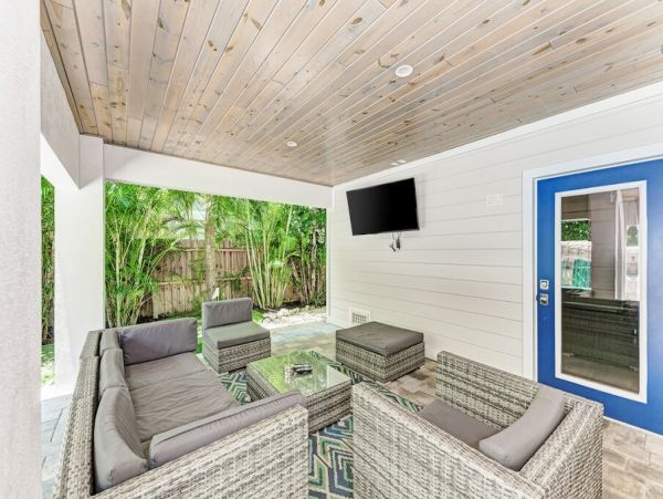 Anna Maria Vacation Property Six Bedrooms Sleeps 14 Guests