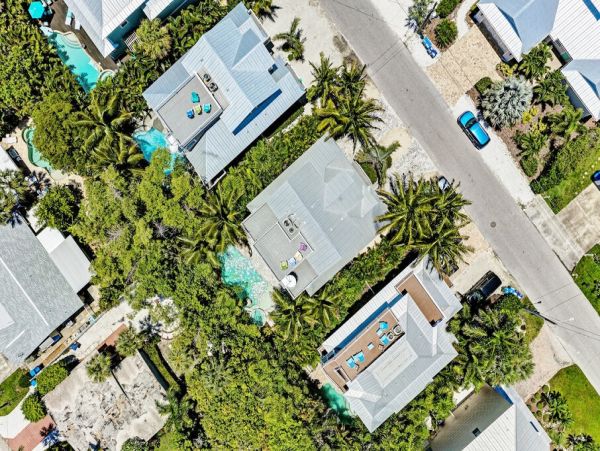 Anna Maria Vacation Property Six Bedrooms Sleeps 14 Guests