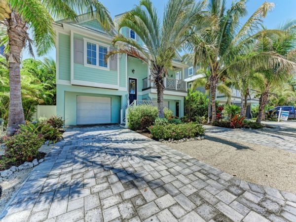 Anna Maria Vacation Property Six Bedrooms Sleeps 14 Guests