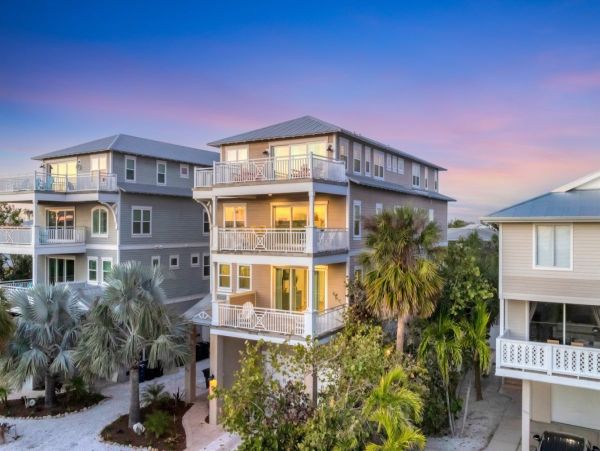 One of The Largest Siesta Key Rentals 8 Bedrooms Sleeps 25