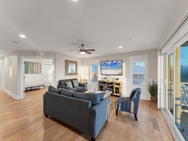 One of The Largest Siesta Key Rentals 8 Bedrooms Sleeps 25
