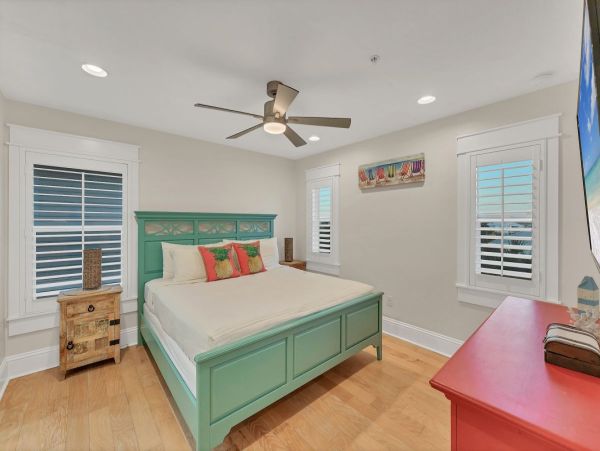 One of The Largest Siesta Key Rentals 8 Bedrooms Sleeps 25