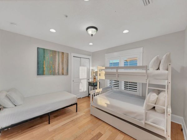 One of The Largest Siesta Key Rentals 8 Bedrooms Sleeps 25