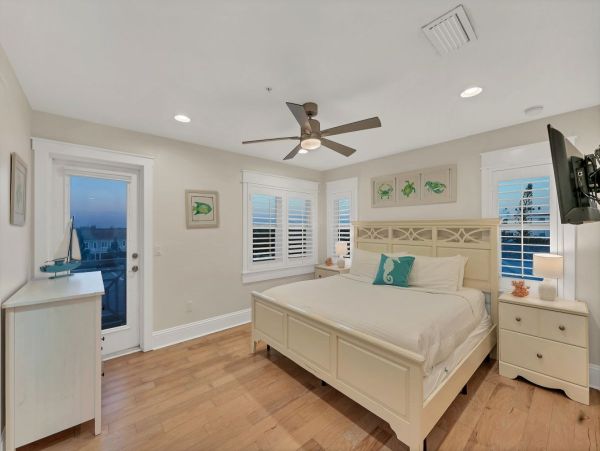 One of The Largest Siesta Key Rentals 8 Bedrooms Sleeps 25