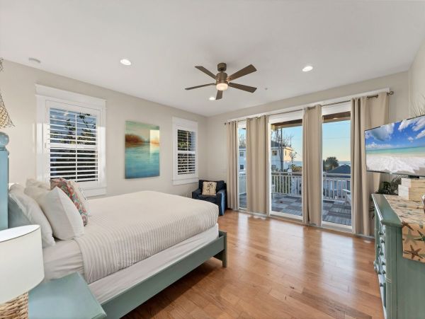 One of The Largest Siesta Key Rentals 8 Bedrooms Sleeps 25