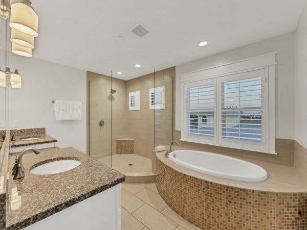 One of The Largest Siesta Key Rentals 8 Bedrooms Sleeps 25
