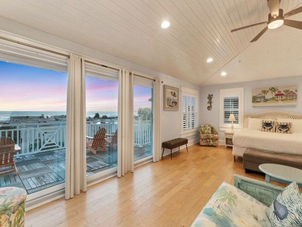 One of The Largest Siesta Key Rentals 8 Bedrooms Sleeps 25
