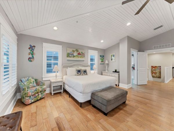 One of The Largest Siesta Key Rentals 8 Bedrooms Sleeps 25