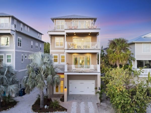 One of The Largest Siesta Key Rentals 8 Bedrooms Sleeps 25