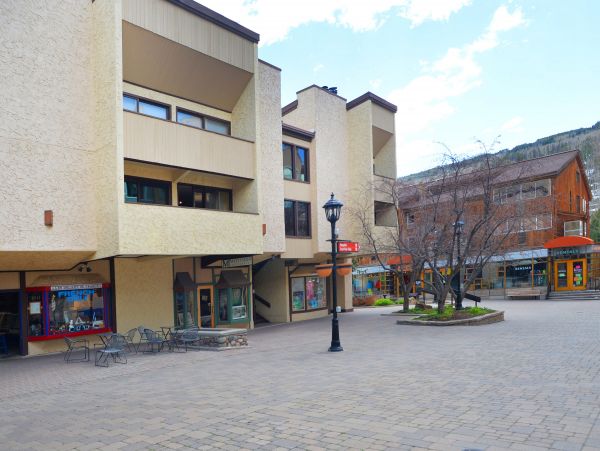 Vail Luxury Two Bedroom Condo Walk to Lift & Mountain View