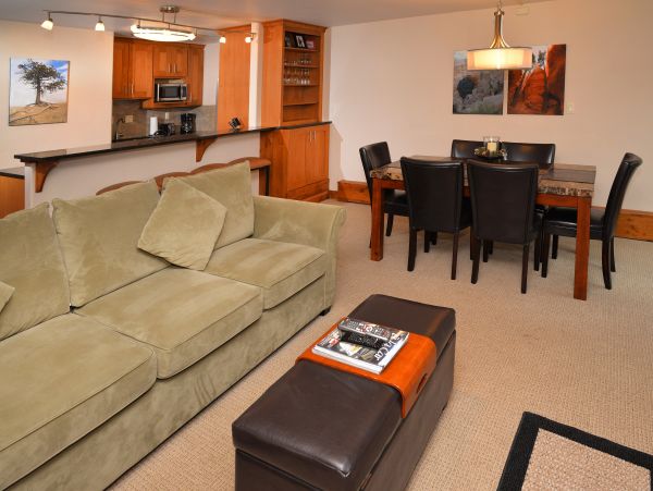 Vail Luxury Two Bedroom Condo Walk to Lift & Mountain View