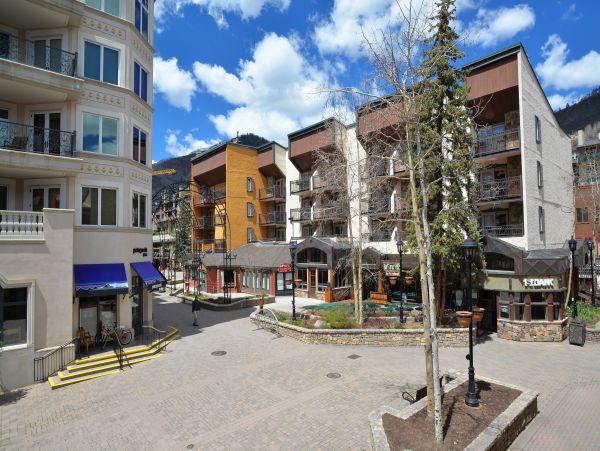 Vail Luxury Two Bedroom Condo Walk to Lift & Mountain View