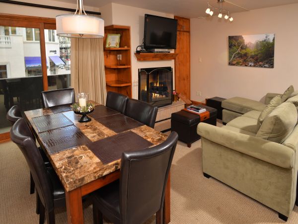 Vail Luxury Two Bedroom Condo Walk to Lift & Mountain View