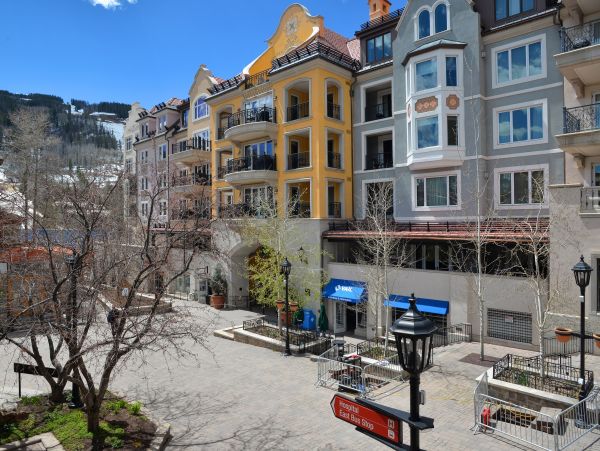 Vail Luxury Two Bedroom Condo Walk to Lift & Mountain View