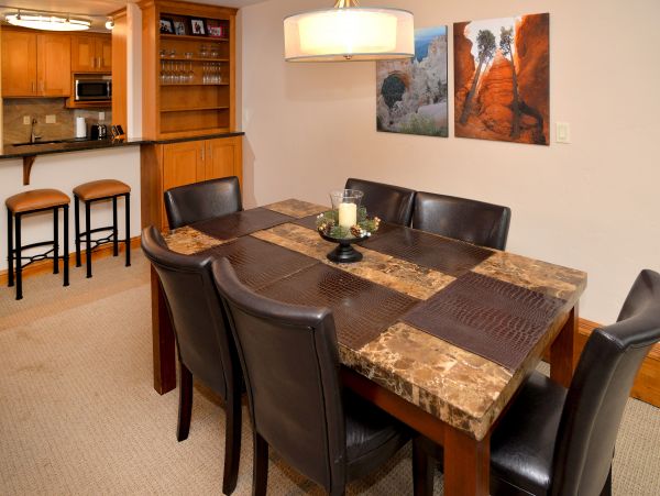 Vail Luxury Two Bedroom Condo Walk to Lift & Mountain View