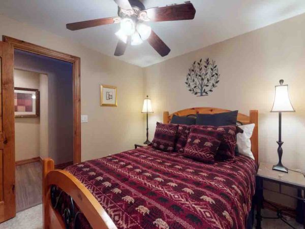 2 Bedroom Ski Rental with 2 Bathrooms in Mountain Setting