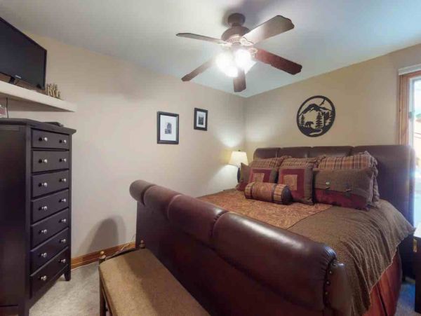 2 Bedroom Ski Rental with 2 Bathrooms in Mountain Setting