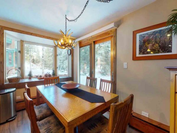2 Bedroom Ski Rental with 2 Bathrooms in Mountain Setting