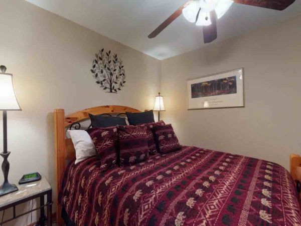 2 Bedroom Ski Rental with 2 Bathrooms in Mountain Setting