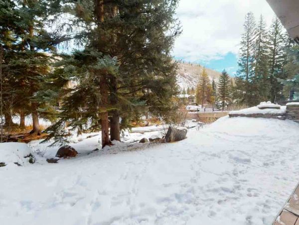 2 Bedroom Ski Rental with 2 Bathrooms in Mountain Setting