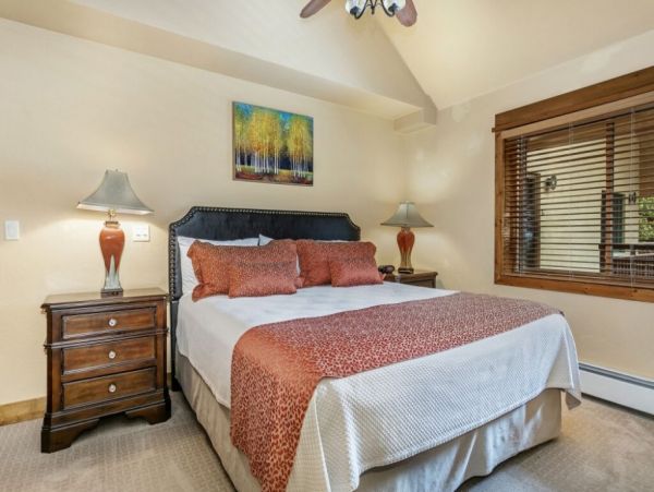 Vail Luxury Condo Sleeps 6 Community Pool & Spa
