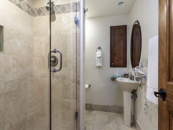 Vail Luxury Condo Sleeps 6 Community Pool & Spa