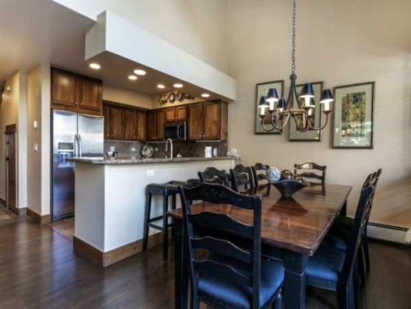 Vail Luxury Condo Sleeps 6 Community Pool & Spa