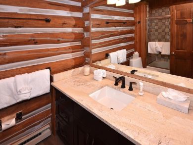 Remodeled Three Bedroom Ski Lodge in Vail.