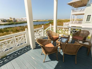Destin Three Bedroom Rental Sleeps 10 - 150 yards to beach