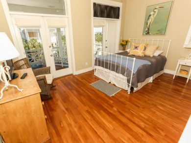 Destin Three Bedroom Rental Sleeps 10 - 150 yards to beach