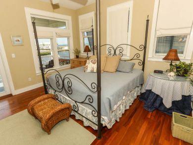 Destin Three Bedroom Rental Sleeps 10 - 150 yards to beach