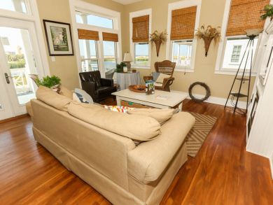 Destin Three Bedroom Rental Sleeps 10 - 150 yards to beach
