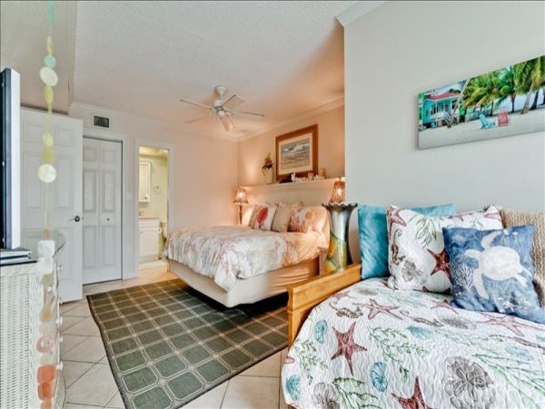 Holmes Beach 2 Bed Rental