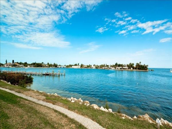 Holmes Beach 2 Bed Rental