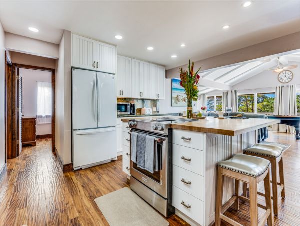 Maui Luxury Villa Sleeps 10 On Golf Course - Pacific Views