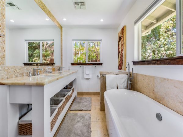 Maui Luxury Villa Sleeps 10 On Golf Course - Pacific Views