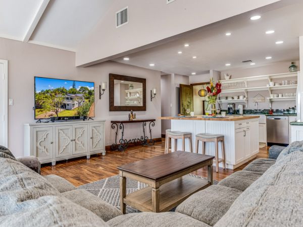 Maui Luxury Villa Sleeps 10 On Golf Course - Pacific Views
