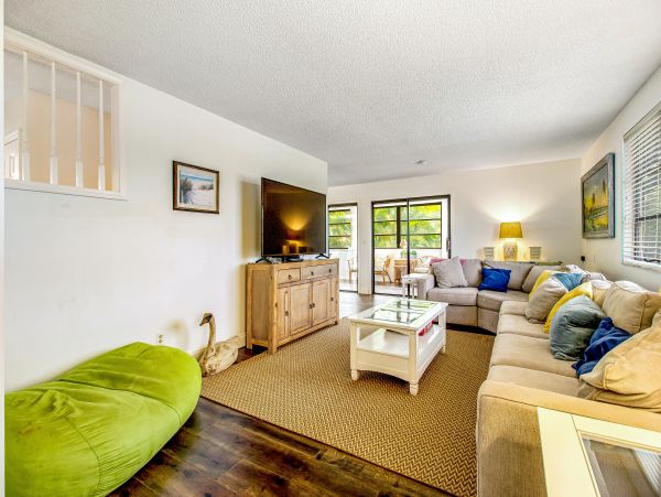 This Updated Pool Home Sleeps Eight Guests North Anna Maria