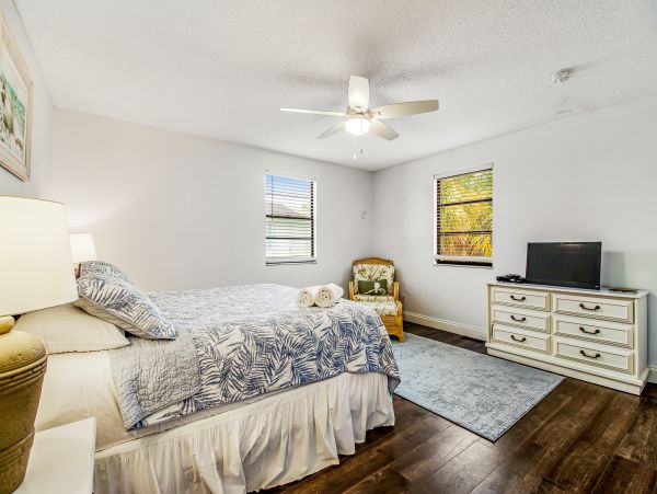 This Updated Pool Home Sleeps Eight Guests North Anna Maria