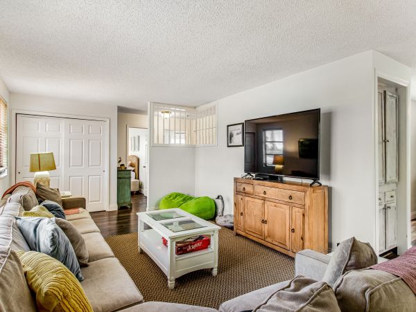 This Updated Pool Home Sleeps Eight Guests North Anna Maria